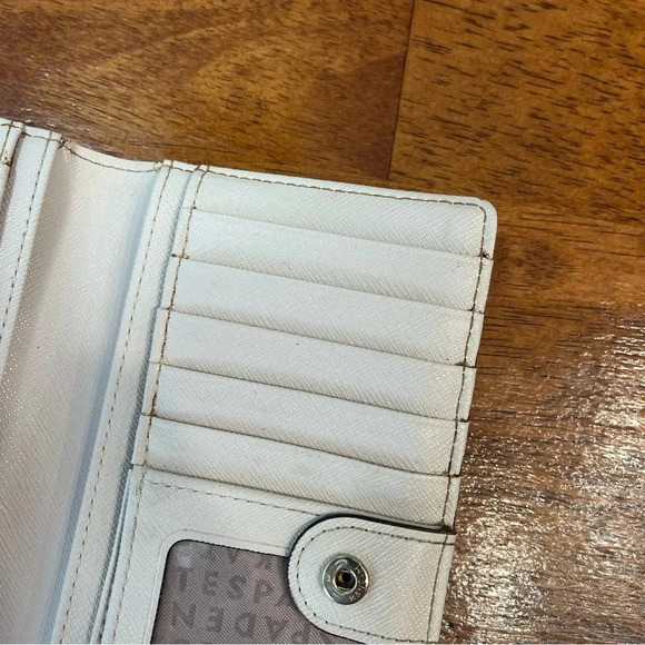 Kate Spade cream Laurel Way Stacy wallet - Picture 10 of 13